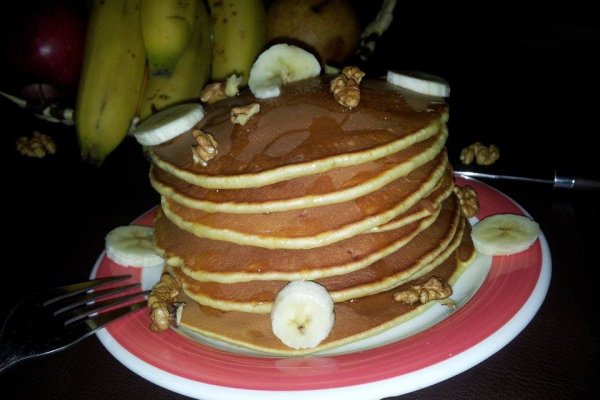 Pancake mic-dejun cu nuci, miere si banane