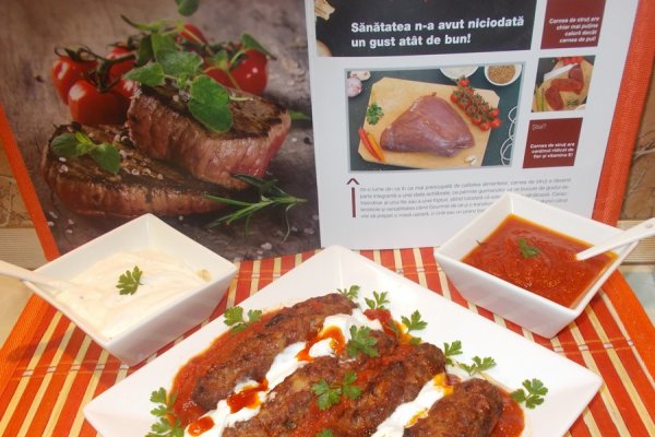 Chiftelute turcesti din carne de strut cu sos de iaurt si rosii
