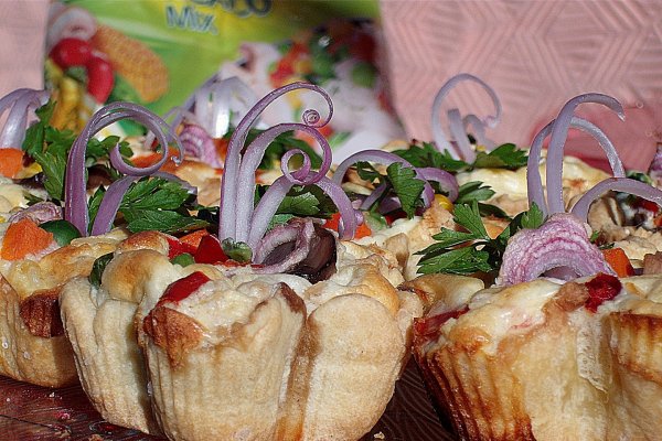 Cosulete cu legume si ceapa rosie