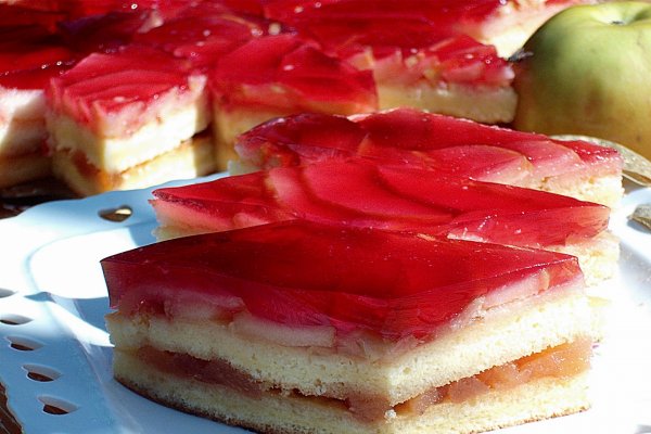 Prajitura cu mere in jeleu