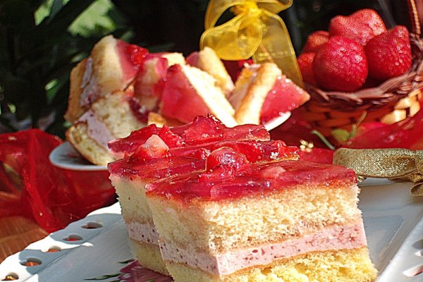 Prajitura cu capsuni si jeleu