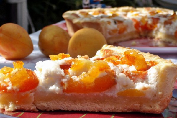 Tarta cu ghimbir si caise