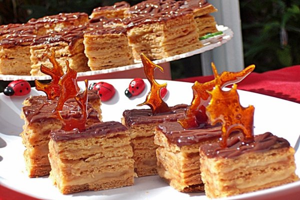 Prajitura cu zahar ars si cremino mentolat