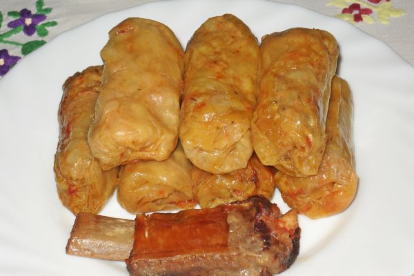 Sarmale in foi de varza murata cu afumatura – reteta traditionala si delicioasa