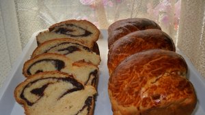 Cozonac pufos cu nuca, cacao si aluat oparit. O reteta simpla si delicioasa, cu un rezultat grozav