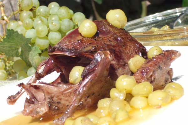 Porumbei cu sos dulce acrisor de struguri