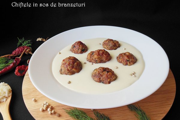 Chiftele in sos de branzeturi