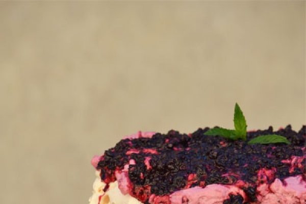 Pavlova cu afine si mure