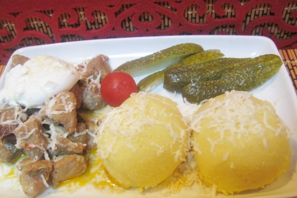 Tochitura de porc cu sos de vin