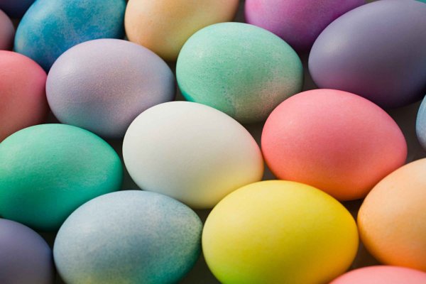 Cum vopsim ouale de Pasti natural, fara sa folosim vopseau din comert