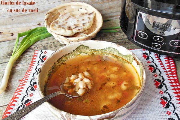 Ciorba de fasole cu suc de rosii