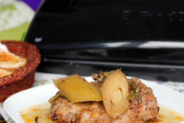 Mancare de praz cu miel pregatita cu aparatul de marinat FoodSaver