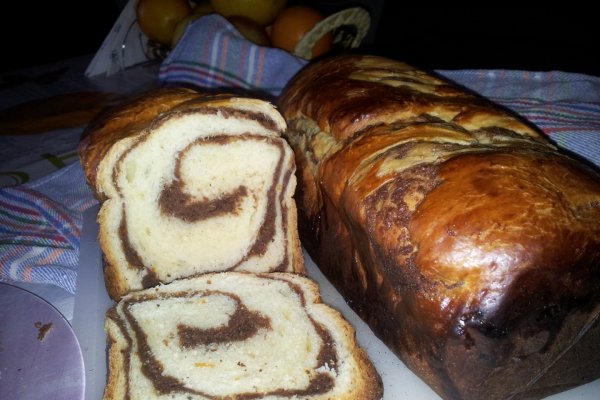 Cozonac cu crema de cacao, nuca si rom