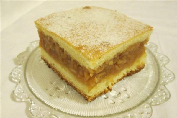 Prajitura turnata cu mere