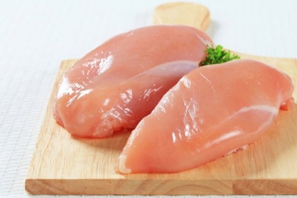Atentie la pieptul de pui din comert - 1.500 de kg de carne de pui, infectate cu Salmonella