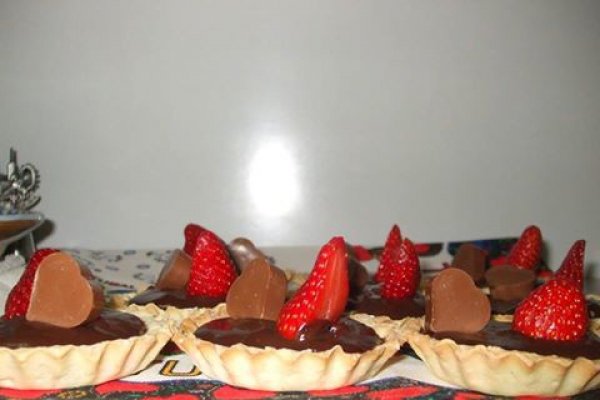 Tarte cu budinca de ciocolata si capsuni