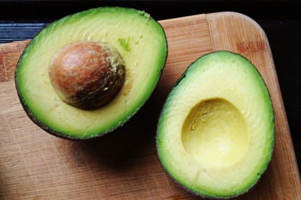 Trucul prin care poti sa faci acasa avocado afumat - o reteta delicioasa