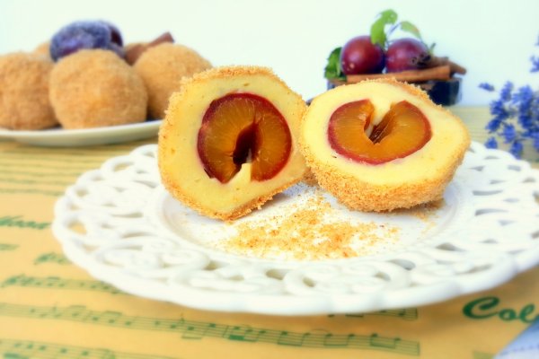 Galuste cu prune. Reteta clasica de gomboti cu prune