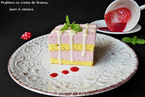 Prajitura cu crema de branza, iaurt si zmeura