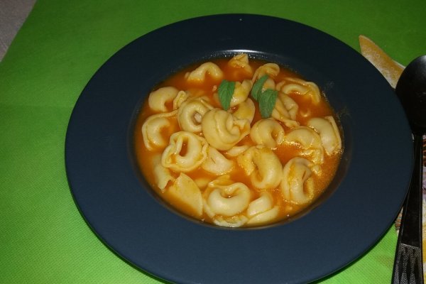 Supa de tortellini