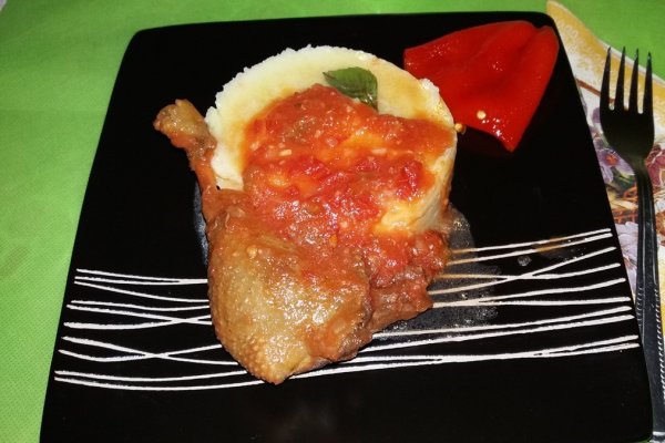 Rata cu sos de rosii