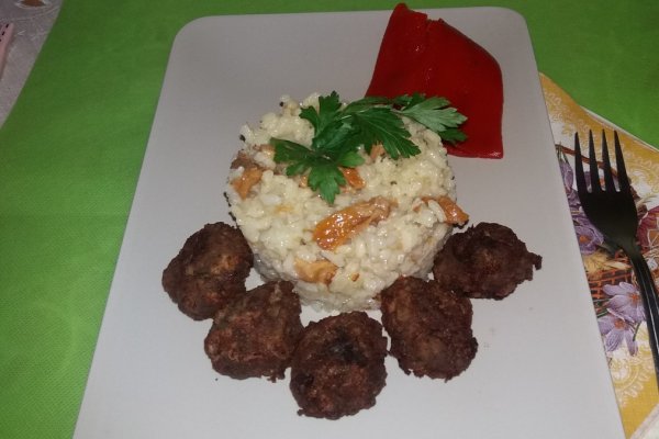 Pilaf cu ciuperci galbiori si chiftelute