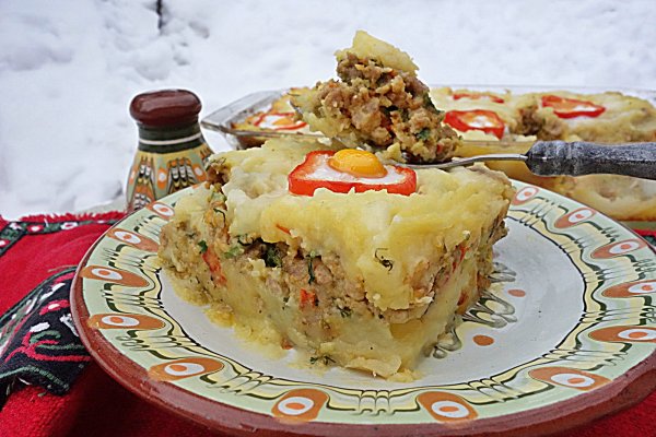 Musaca cu carne de curcan si oua de prepelita