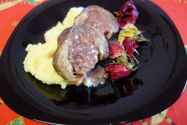 Rulada de porc cu carne tocata
