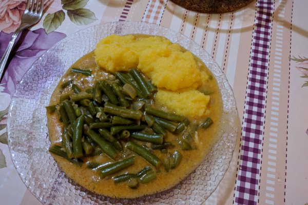 Pastai in sos cu usturoi