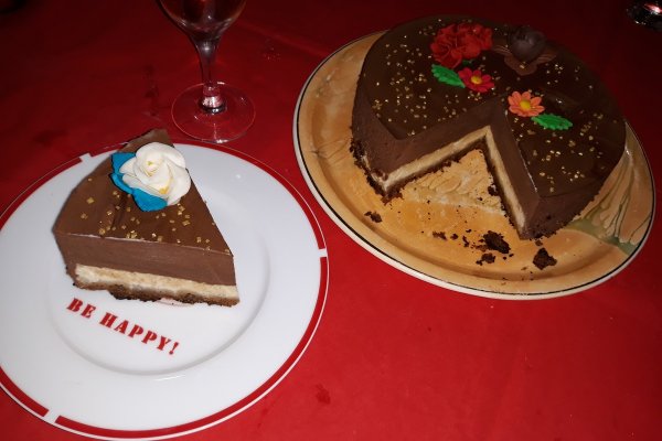 Tort cu crema de branza si mousse de ciocolata