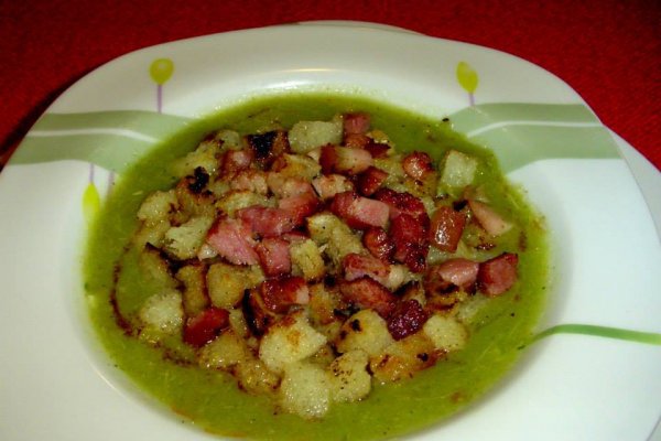 Supa crema de brocoli, telina apio si praz, cu bacon