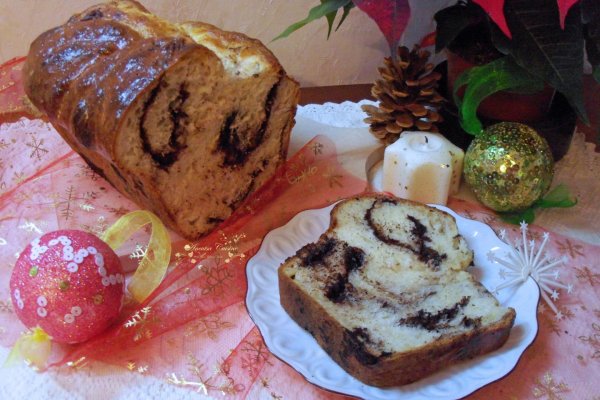 Cozonac cu cacao, nuci si alune de padure