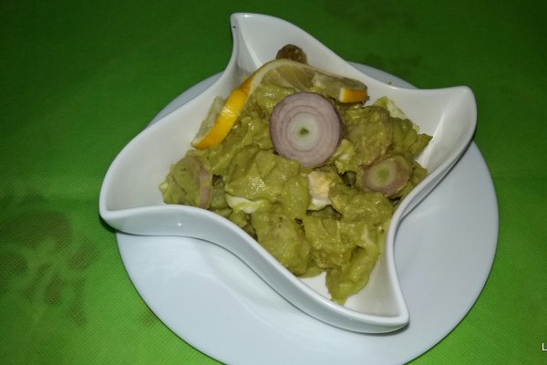 Salata de cartofi cu sos de avocado