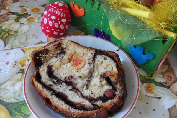 Cozonaci cu bezea, cacao si nuca