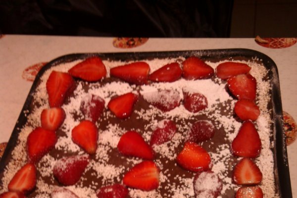 Placinta cu budinca de ciocolata si capsuni