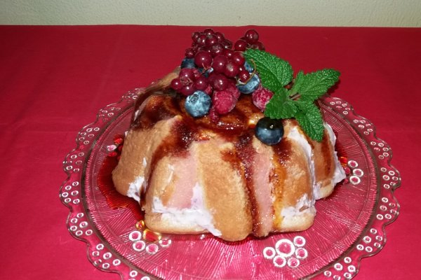 Sarlota cu fructe de padure