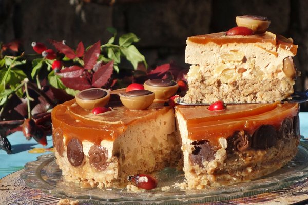 Prajitura cu biscuiti si jeleu de macese