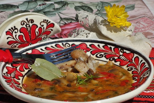 Tocana de ciuperci cu aripioare de pui