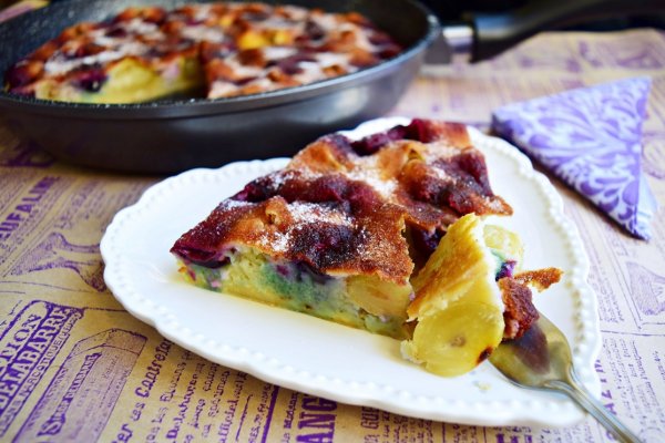 Prajitura rapida cu struguri preparata la tigaie