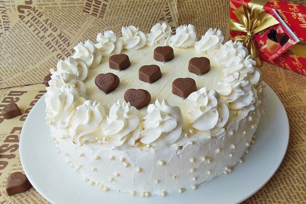 Tort cu crema de ciocolata alba, mascarpone si zmeura