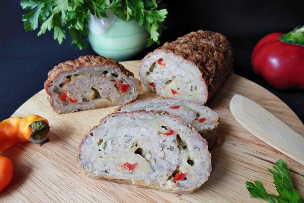 Rulada din carne tocata, cu ciuperci si cascaval