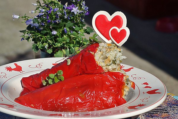 Ardei kapia rosu umplut cu legume si carne de pui