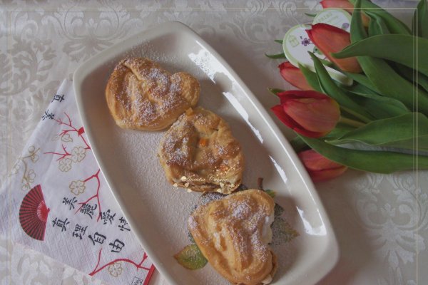 Ecleruri cu vanilie, ciocolata si limeta