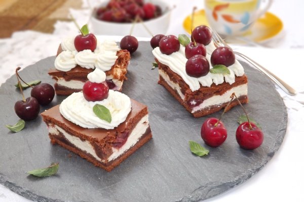 Negresa cu branza si cirese