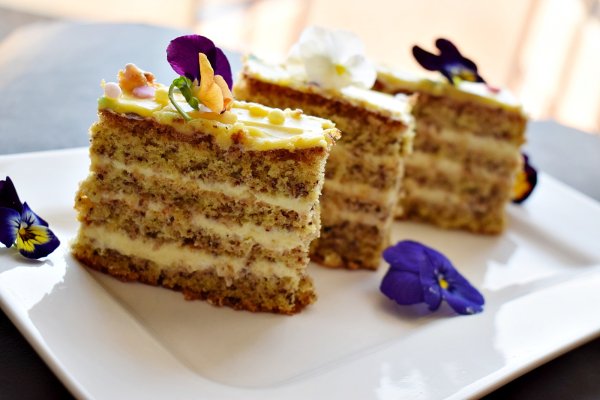 Prajitura cu nuci si crema de vanilie - unul dintre cele mai bune deserturi de casa