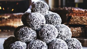 Bilute de biscuiti cu cacao si nuca de cocos. Reteta simpla si rapida