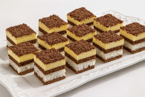 Prajitura cu cocos, crema de vanilie si blat pufos de cacao - reteta simpla, cu un rezultat grozav