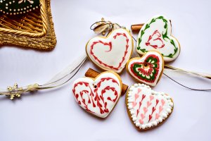 Royal Icing sau glazura regala - reteta clasica pentru decorat turta dulce, biscuiti si alte deserturi