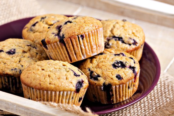 Briose cu afine si faina integrala – reteta simpla, delicioasa si sanatoasa