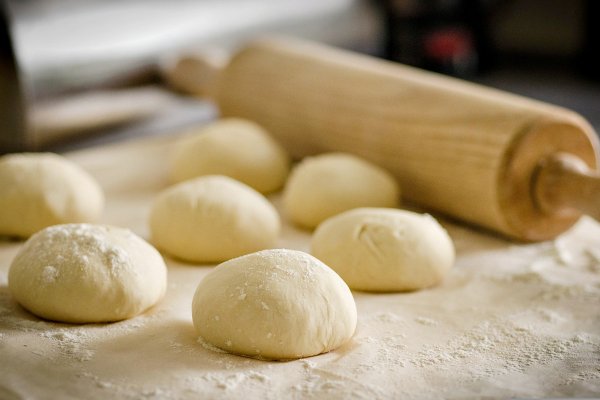 Aluat pentru foi de placinta – reteta de aluat dospit pentru placinte, turte, scovergi sau gogosi